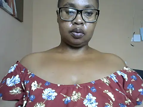 Snapshot of ZOQULUx chatting on 02-21-26, 06:47 ZOQULUx online show from 02-21-26, 06:47