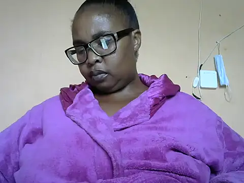 Snapshot of ZOQULUx chatting on 02-25-26, 05:17 ZOQULUx online show from 02-25-26, 05:17