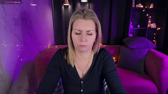 Annie Light online show from 01-12-25, 12:01