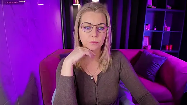 Annie Light online show from 03-03-25, 05:42