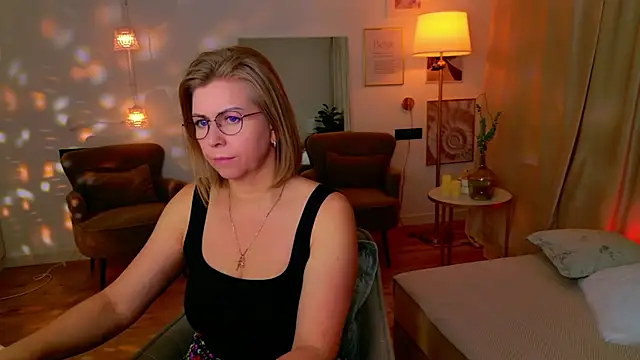 Annie Light online show from 05-02-26, 08:30