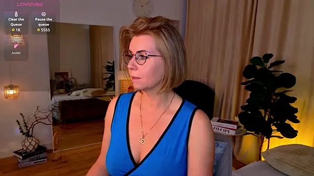 Snapshot of Annie_Light chatting on 06-04-26, 06:41 Annie Light online show from 06-04-26, 06:41