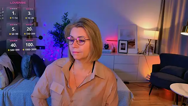 Annie Light online show from 06-24-26, 06:45