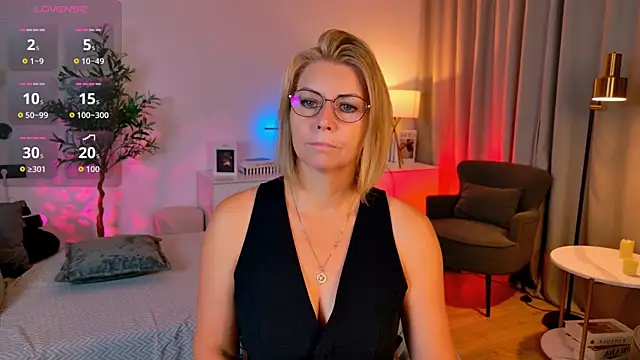 Annie Light online show from 08-07-26, 06:48