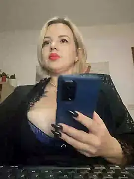 Snapshot of Ladykaos chatting on 12-28-24, 04:30 Ladykaos online show from 12-28-24, 04:30
