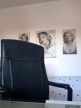 Snapshot of Ladykaos chatting on 02-20-26, 12:49 Ladykaos online show from 02-20-26, 12:49