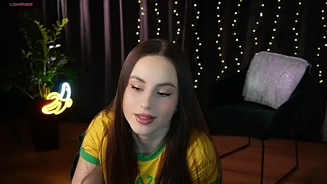 Snapshot of Elice_Dream chatting on 02-08-25, 12:06 Elice Dream online show from 02-08-25, 12:06