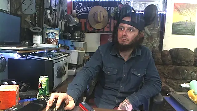 Snapshot of CloudDadddyyy420 chatting on 10-28-25, 02:37 CloudDadddyyy420 online show from 10-28-25, 02:37