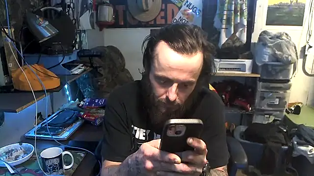 Snapshot of CloudDadddyyy420 chatting on 11-22-25, 12:09 CloudDadddyyy420 online show from 11-22-25, 12:09