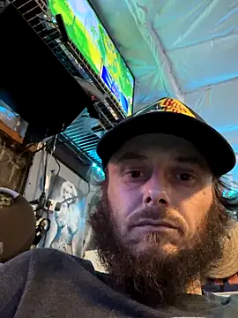 Snapshot of CloudDadddyyy420 chatting on 11-24-25, 04:45 CloudDadddyyy420 online show from 11-24-25, 04:45