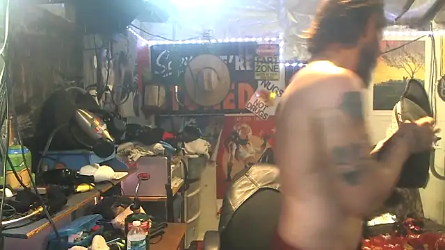 Snapshot of CloudDadddyyy420 chatting on 12-16-25, 11:21 CloudDadddyyy420 online show from 12-16-25, 11:21