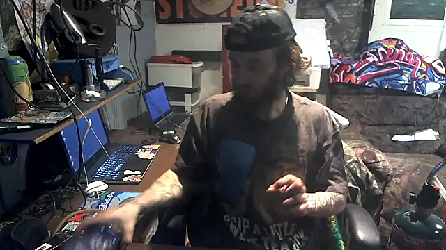 Snapshot of CloudDadddyyy420 chatting on 01-05-26, 09:51 CloudDadddyyy420 online show from 01-05-26, 09:51