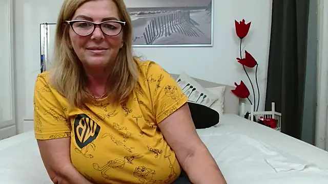 YulliaMilf online show from 10-25-25, 06:46