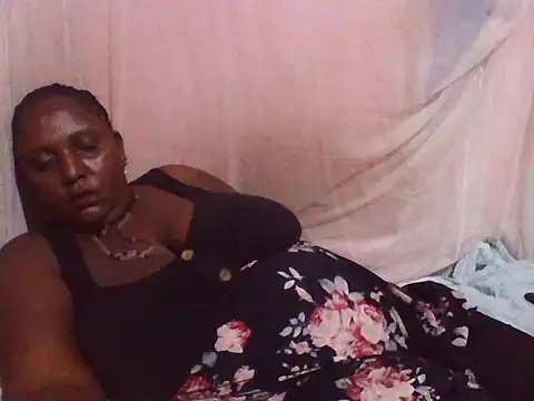 Snapshot of big_clits chatting on 10-27-25, 08:07 big clits online show from 10-27-25, 08:07