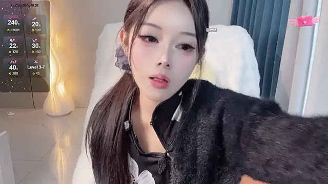 Snapshot of Mandy-- chatting on 11-10-25, 03:27 Mandy-- online show from 11-10-25, 03:27