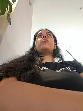 Snapshot of Annya-sweet chatting on 02-04-25, 06:17 Annya-sweet online show from 02-04-25, 06:17