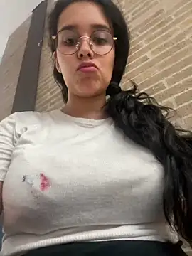 Snapshot of Annya-sweet chatting on 02-05-25, 10:12 Annya-sweet online show from 02-05-25, 10:12