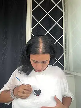 Snapshot of Annya-sweet chatting on 03-05-25, 09:04 Annya-sweet online show from 03-05-25, 09:04