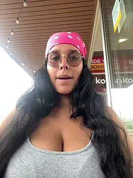 Snapshot of Annya-sweet chatting on 03-18-25, 04:37 Annya-sweet online show from 03-18-25, 04:37