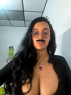 Snapshot of Annya-sweet chatting on 10-14-25, 01:34 Annya-sweet online show from 10-14-25, 01:34