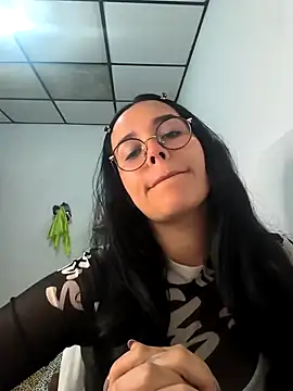 Snapshot of Annya-sweet chatting on 10-16-25, 02:07 Annya-sweet online show from 10-16-25, 02:07