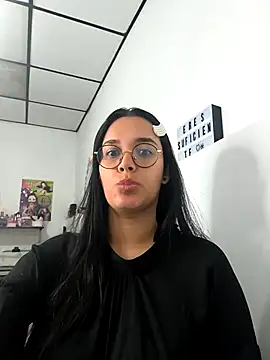 Snapshot of Annya-sweet chatting on 10-21-25, 02:18 Annya-sweet online show from 10-21-25, 02:18