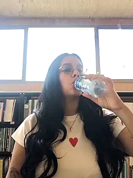 Snapshot of Annya-sweet chatting on 10-22-25, 02:28 Annya-sweet online show from 10-22-25, 02:28