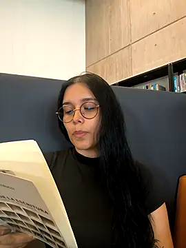 Snapshot of Annya-sweet chatting on 10-24-25, 02:57 Annya-sweet online show from 10-24-25, 02:57