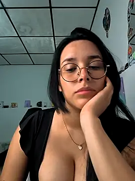 Snapshot of Annya-sweet chatting on 12-13-25, 07:53 Annya-sweet online show from 12-13-25, 07:53