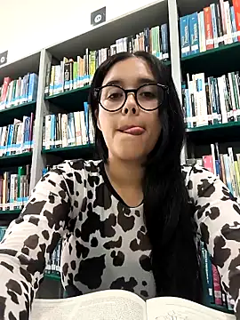 Snapshot of Annya-sweet chatting on 03-18-26, 03:04 Annya-sweet online show from 03-18-26, 03:04