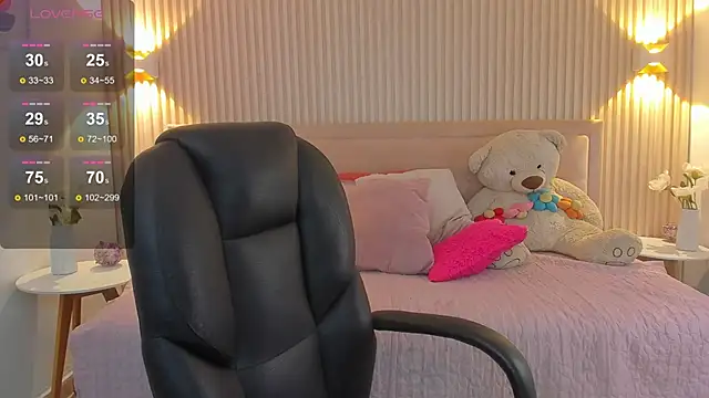 Snapshot of Sooffii_1 chatting on 03-20-25, 02:19 Sooffii 1 online show from 03-20-25, 02:19