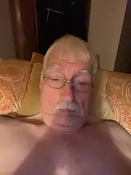 Snapshot of Steffibi1954 chatting on 10-28-25, 02:48 Steffibi1954 online show from 10-28-25, 02:48