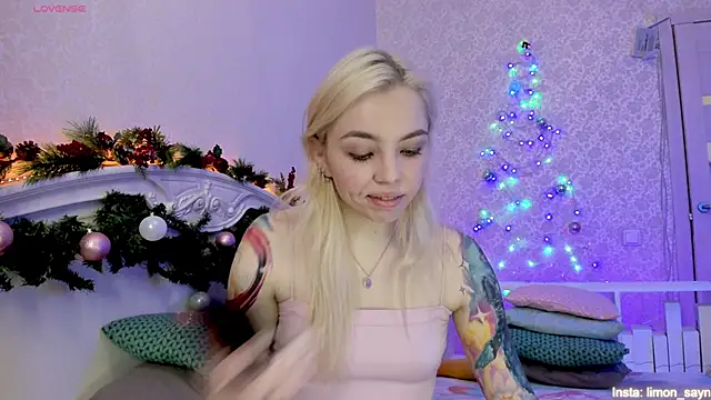 Snapshot of LillyMoure_ chatting on 12-09-24, 11:56 LillyMoure online show from 12-09-24, 11:56
