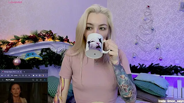 Snapshot of LillyMoure_ chatting on 01-15-25, 12:09 LillyMoure online show from 01-15-25, 12:09