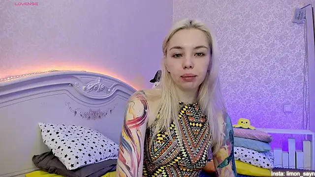Snapshot of LillyMoure_ chatting on 01-20-25, 11:54 LillyMoure online show from 01-20-25, 11:54