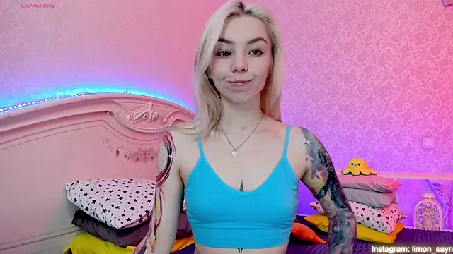Snapshot of LillyMoure_ chatting on 01-30-25, 11:55 LillyMoure online show from 01-30-25, 11:55