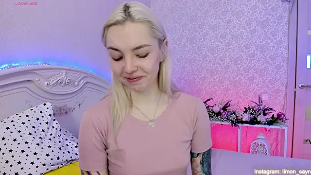 Snapshot of LillyMoure_ chatting on 03-09-25, 11:56 LillyMoure online show from 03-09-25, 11:56