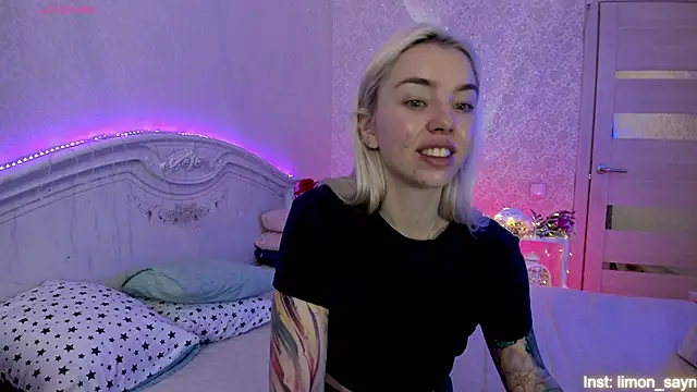 Snapshot of LillyMoure_ chatting on 09-12-25, 01:28 LillyMoure online show from 09-12-25, 01:28