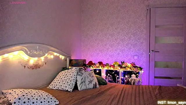 LillyMoure  online show from 04-27-26, 11:47