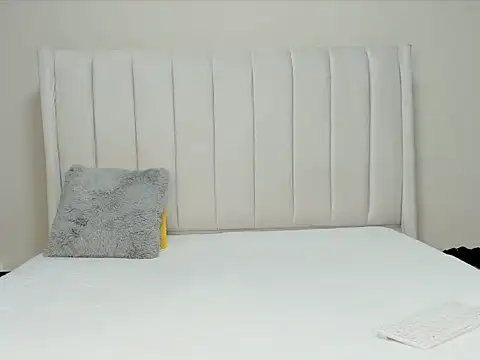 Snapshot of _heavenlysent chatting on 12-02-25, 01:33 heavenlysent online show from 12-02-25, 01:33