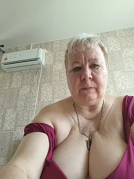 Snapshot of EffectFiona chatting on 04-30-26, 04:52 EffectFiona online show from 04-30-26, 04:52