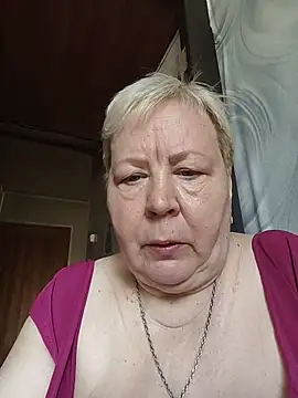Snapshot of EffectFiona chatting on 05-18-26, 01:35 EffectFiona online show from 05-18-26, 01:35