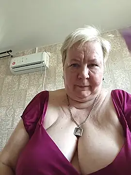 Snapshot of EffectFiona chatting on 05-25-26, 12:44 EffectFiona online show from 05-25-26, 12:44