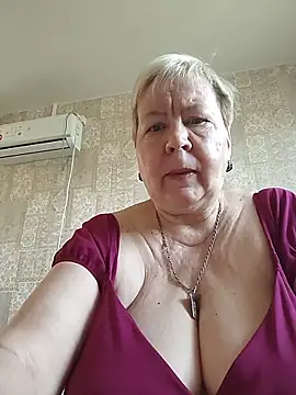 Snapshot of EffectFiona chatting on 06-07-26, 12:15 EffectFiona online show from 06-07-26, 12:15