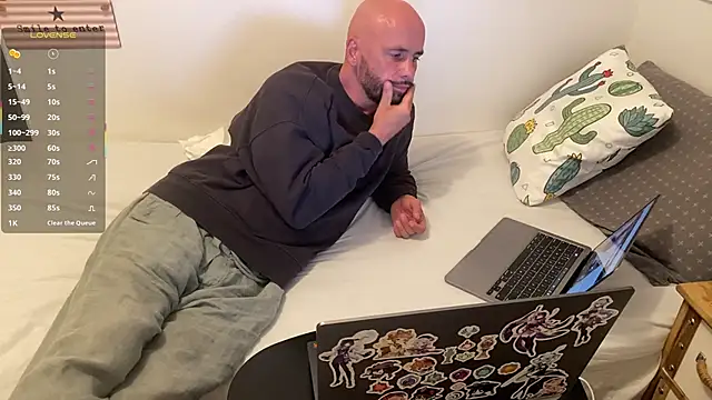 Snapshot of tim_beard chatting on 09-28-25, 07:08 tim beard online show from 09-28-25, 07:08