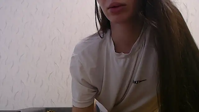 Snapshot of HoneyWiles chatting on 01-11-26, 02:11 HoneyWiles online show from 01-11-26, 02:11