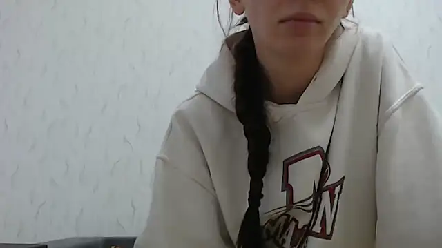 Snapshot of HoneyWiles chatting on 01-14-26, 02:12 HoneyWiles online show from 01-14-26, 02:12