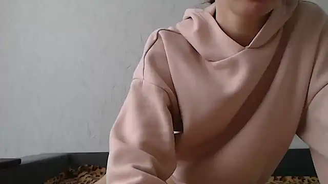 Snapshot of HoneyWiles chatting on 02-12-26, 02:23 HoneyWiles online show from 02-12-26, 02:23