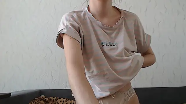 Snapshot of HoneyWiles chatting on 03-11-26, 02:23 HoneyWiles online show from 03-11-26, 02:23