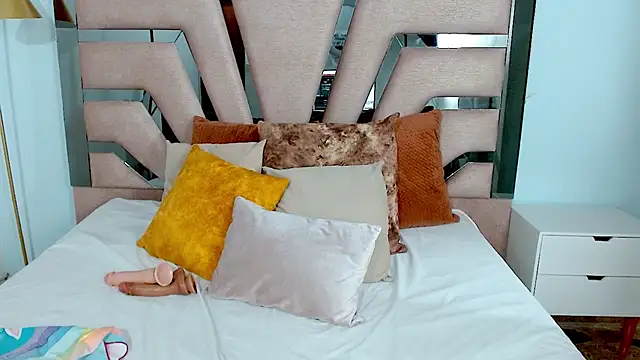 sophia hadid online show from 01-16-25, 08:36